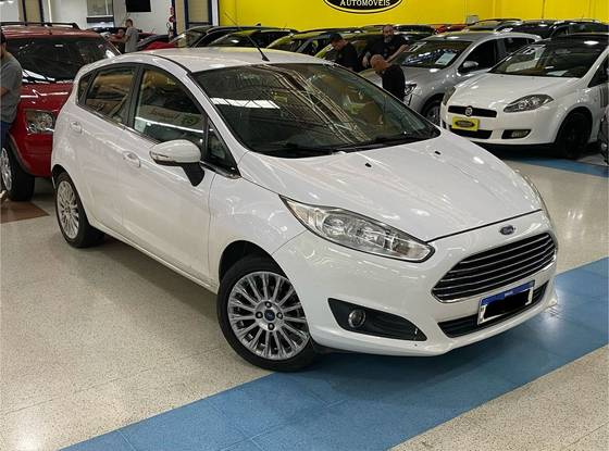 FORD FIESTA 1.0 ECOBOOST TITANIUM PLUS HATCH 12V GASOLINA 4P POWERSHIFT FORD FIESTA 1.0 ECOBOOST TITANIUM PLUS HATCH 12V GASOLINA 4P POWERSHIFT
